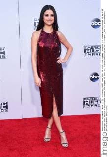 Nov. 22, 2015 - Los Angeles, California, U.S. - Selena Gomez arrives for the 2015 American Music Awards at the Microsoft theater. Los Angeles U.S. - ZUMAo05_