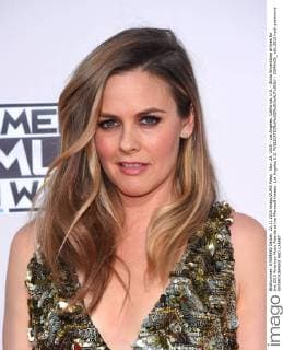 Nov. 22, 2015 - Los Angeles, California, U.S. - Alicia Silverstone arrives for the 2015 American Music Awards at the Microsoft theater. Los Angeles U.S. - ZUMAo05_
