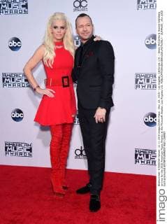 Nov. 22, 2015 - Los Angeles, California, U.S. - Jenny McCarthy & Donnie Wahlberg arrives for the 2015 American Music Awards at the Microsoft theater. Los Angeles U.S. - ZUMAo05_