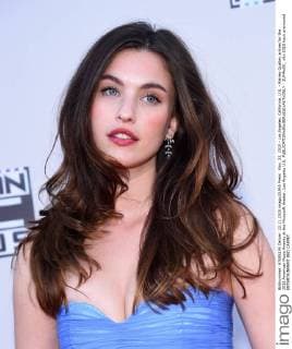 Nov. 22, 2015 - Los Angeles, California, U.S. - Rainey Qualley arrives for the 2015 American Music Awards at the Microsoft theater. Los Angeles U.S. - ZUMAo05_