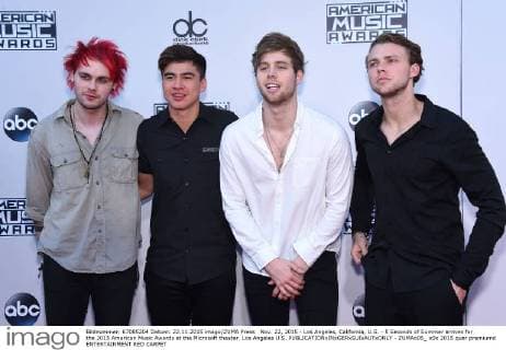 Nov. 22, 2015 - Los Angeles, California, U.S. - 5 Seconds of Summer arrives for the 2015 American Music Awards at the Microsoft theater. Los Angeles U.S. - ZUMAo05_