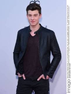 Nov. 22, 2015 - Los Angeles, California, U.S. - Shawn Mendes arrives for the 2015 American Music Awards at the Microsoft theater. Los Angeles U.S. - ZUMAo05_