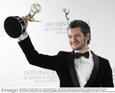 Award Winner for Best Performance By An Actor Maarten Heijmans for the part of Ramses Shaffy in Ramses poses with his award on the stage in the pressroom at the 43rd International Emmy Awards at the New York Hilton in New York City on November 23, 2015.  NYP20151123173 JOHNxANGELILLO