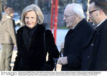 Roman Herzog mit Gattin Alexandra Freifrau von Berlichingen beim Staatsakt für Helmut Schmidt im Michel. Hamburg, 23.11.2015 Foto:xgbrcix xFuturexImage