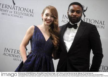 Holly Taylor und Joel Benoliel bei der Gala zur 43. Verleihung der International Emmy Awards 2015 im New York Hilton Hotel. New York, 23.11.2015 Foto:xD.xVanxTinex xFuturexImage