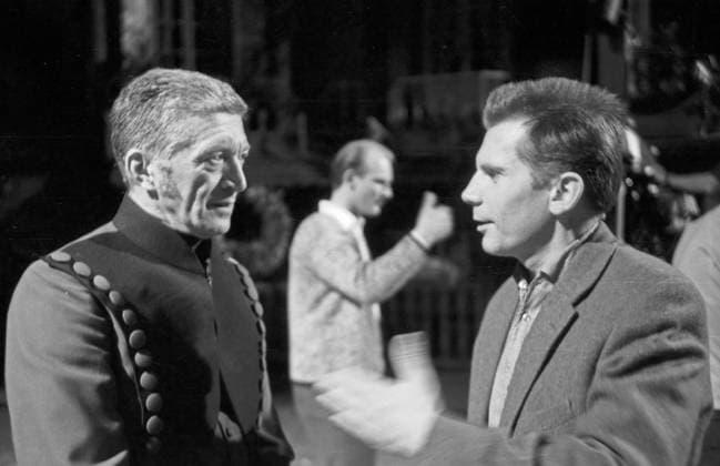 Der österreichische Regisseur Gerhard Klingenberg am Set einer Fernsehproduktion, Deutschland 1960er Jahre. Austrian director Gerhard Klingenberg at the set of a TV movie production, Germany 1960s. 24x36swNeg10 Copyright: HeinzxBrowers UnitedArchives2002035