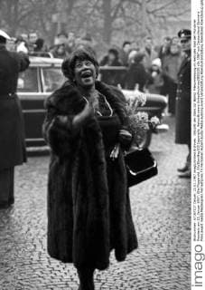 IMAGO ICONS: Ella Fitzgerald Ankunft der Stars zur Bambi Preisverleihung im Herkules Saal der Münchner Residenz am 22. Januar 1967: Ella Fitzgerald. 24s36swNeg103 Copyright: HeinzxBrowers UnitedArchives2003226
