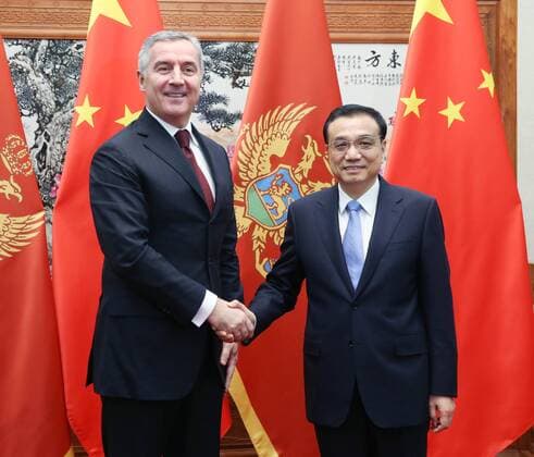 Chinese Premier Li Keqiang (R) meets with Montenegro Prime Minister Milo Dukanovic in Beijing, capital of China, Nov. 26, 2015. Milo Dukanovic was in China to attend the fourth leaders meeting between China and Central and Eastern European countries. ) (zkr) CHINA-MONTENEGRO-MEETING(CN) YaoxDawei 