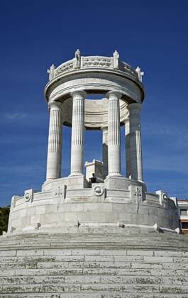  Kriegerdenkmal, Passetto, Ancona, Marken, Italien, Europa Copyright: imageBROKER/BarbaraxBoensch ibxbab04221833.jpg
