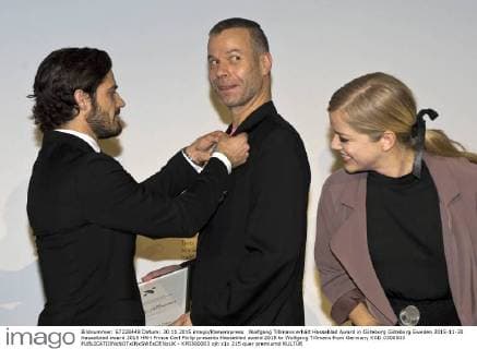 Wolfgang Tillmans erhält Hasseblad Award in Göteborg Göteborg Sweden 2015-11-30 Hasselblad award 2015 HRH Prince Carl Philip presents Hasseblad award 2015 to Wolfgang Tillmans from Germany KOD 0300003  - KP0300003