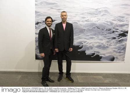 Wolfgang Tillmans erhält Hasseblad Award in Göteborg Göteborg Sweden 2015-11-30 Hasselblad award 2015 HRH Prince Carl Philip presents Hasseblad award 2015 to Wolfgang Tillmans from Germany KOD 0300003  - KP0300003