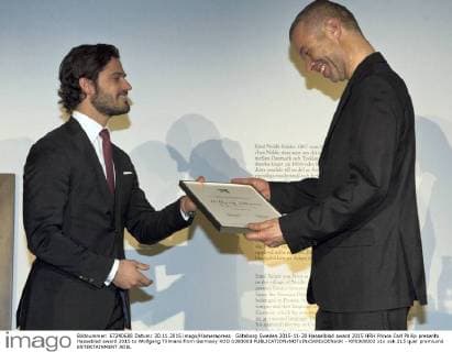 Göteborg Sweden 2015-11-30 Hasselblad award 2015 HRH Prince Carl Philip presents Hasseblad award 2015 to Wolfgang Tillmans from Germany KOD 0300003  - KP0300003