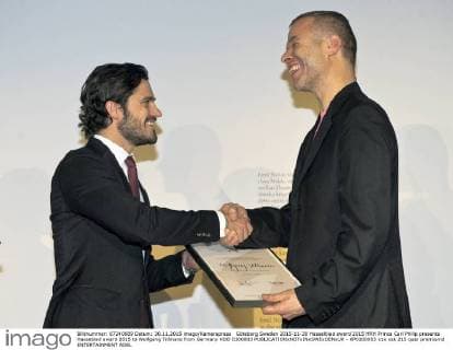 Göteborg Sweden 2015-11-30 Hasselblad award 2015 HRH Prince Carl Philip presents Hasseblad award 2015 to Wolfgang Tillmans from Germany KOD 0300003  - KP0300003