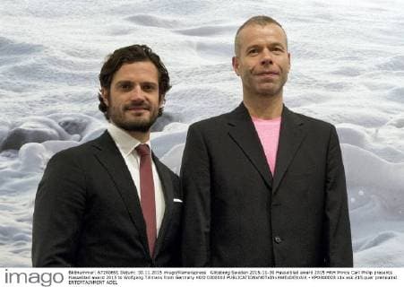 Göteborg Sweden 2015-11-30 Hasselblad award 2015 HRH Prince Carl Philip presents Hasseblad award 2015 to Wolfgang Tillmans from Germany KOD 0300003  - KP0300003