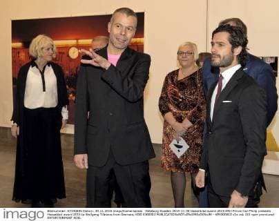 Göteborg Sweden 2015-11-30 Hasselblad award 2015 HRH Prince Carl Philip presents Hasseblad award 2015 to Wolfgang Tillmans from Germany KOD 0300003  - KP0300003