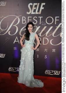 SHANGHAI, CHINA - NOVEMBER 30: (CHINA OUT) Actress Alina Zhang attends the Self Best of Beauty Award on November 30, 2015 in Shanghai, China.  CFP476574875