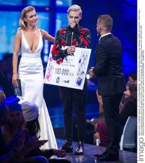 Joanna Krupa in Warsaw Joanna Krupa, Radoslaw Pestka (the winner), Michal Pirog Joanna Krupa hosts the final of 5th edition of Poland s Top Model on November 30, 2015 in Warsaw, Poland. EN_01194342_0007 