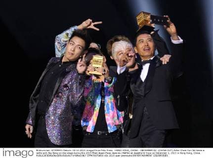 HONG KONG, CHINA - DECEMBER 02: (CHINA OUT) Actor Chow Yun-fat takes a selfie with Big Bang on the stage during the 2015 Mnet Asian Music Awards (MAMA) at AsiaWorld-Expo on December 2, 2015 in Hong Kong, China.  CFP476670856