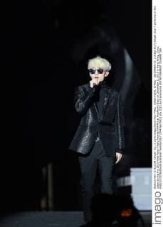 HONG KONG, CHINA - DECEMBER 02: (CHINA OUT) Singer Zion.T performs on the stage during the 2015 Mnet Asian Music Awards (MAMA) at AsiaWorld-Expo on December 2, 2015 in Hong Kong, China.  CFP476670912