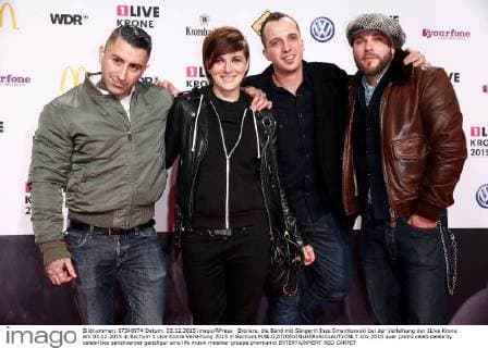 Broilers, die Band mit Sängerin Ines Smentkowski bei der Verleihung der 1Live Krone am 03.12.2015 in Bochum 1 Live Krone Verleihung 2015 in Bochum 
