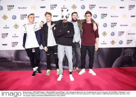 Cro mit seiner Band bei der Verleihung der 1Live Krone am 03.12.2015 in Bochum 1 Live Krone Verleihung 2015 in Bochum 
