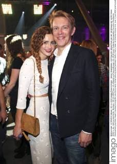 Simon Gosejohann mit Freundin Alexia Funk bei der Verleihung der 1LIVE Krone 2015 in der Jahrhunderthalle. Bochum, 03.12.2015 Foto:xS.xGabschx xFuturexImage