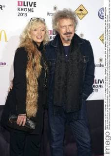 Wolfgang Niedecken von BAP mit Ehefrau Tina Golemiewski bei der Verleihung der 1LIVE Krone 2015 in der Jahrhunderthalle. Bochum, 03.12.2015 Foto:xS.xGabschx xFuturexImage