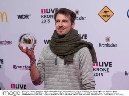 Donnerstag 03.12.2015, Einslive Krone Verleihung in Bochum, Alligatoah (Lukas Strobel) gewinnt die 1LIVE Krone 2015 in der Kategorie Bester Hip Hop-Act DeFodi001