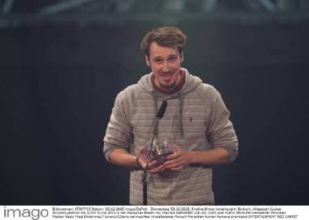 Donnerstag 03.12.2015, Einslive Krone Verleihung in Bochum, Alligatoah (Lukas Strobel) gewinnt die 1LIVE Krone 2015 in der Kategorie Bester Hip Hop-Act DeFodi001