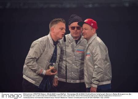 Donnerstag 03.12.2015, Einslive Krone Verleihung in Bochum, Fettes Brot gewinnen den Sonderpreis der 1LIVE Krone 2015 DeFodi001