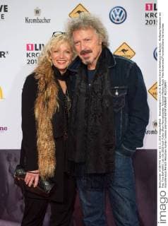 Donnerstag 03.12.2015, Einslive Krone Verleihung in Bochum, Wolfgang Niedecken mit Frau Tina DeFodi001