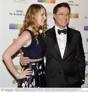 Verleihung des Kennedy-Preises in Washington Stephen Colbert and his daughter Madeline pose for photographers as they arrive at the Kennedy Center for an evening of gala entertainment to honor the Kennedy Center Honorees, December 6, 2015, in Washington, DC. The Honors are bestowed annually on five artists for their lifetime achievement in the arts and culture.  WAP20151206512 MIKExTHEILER