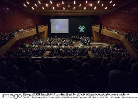 Zum 26. Mal lädt die Bergkapelle Saar und der Saarknappenchor am Sonntag (06.12.2015) zum Benefizkonzert in die Congresshalle nach Saarbrücken. Der Erlös des diesjährigen Konzerts ist zugunsten der Musikschule Sulzbach- Fischbachtal. Konzert061215001D.jpg