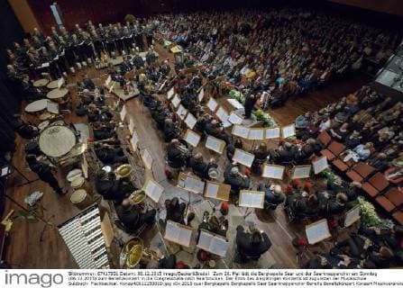 Zum 26. Mal lädt die Bergkapelle Saar und der Saarknappenchor am Sonntag (06.12.2015) zum Benefizkonzert in die Congresshalle nach Saarbrücken. Der Erlös des diesjährigen Konzerts ist zugunsten der Musikschule Sulzbach- Fischbachtal. Konzert061215001D.jpg