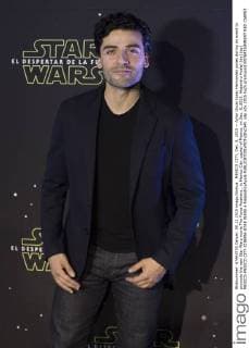 MEXICO CITY, Dec. 8, 2015 -- Actor Oscar Isaac Hernandez poses during an event to promote the new Star Wars movie The Force Awakens , in Mexico City, capital of Mexico, on Dec. 8, 2015. Alejandro Ayala) (da) (sp) MEXICO-MEXICO CITY-CINEMA-STAR WARS e AlejandroxAyala 