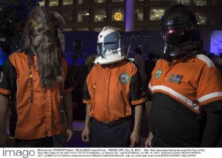 MEXICO CITY, Dec. 8, 2015 -- Star Wars fans pose during the event for fans of the Star Wars saga for its new movie The Force Awakens , in Mexico City, capital of Mexico, on Dec. 8, 2015. Alejandro Ayala) MEXICO-MEXICO CITY-CINEMA-STAR WARS e AlejandroxAyala 