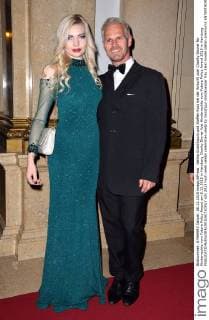 Selina Kriechbaum und Steffen Kurz bei der Ankunft zum Charity Dinner für Kinderrechte vom Future Policy Award am 8.12.2015 in Hamburg Charity Dinner fuer Kinderrechte vom Future Policy Award 2015 in Hamburg 