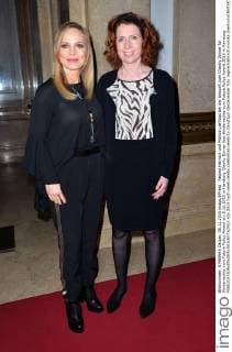 Regina Halmich und Monica Lierhaus bei der Ankunft zum Charity Dinner für Kinderrechte vom Future Policy Award am 8.12.2015 in Hamburg Charity Dinner fuer Kinderrechte vom Future Policy Award 2015 in Hamburg 