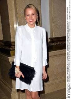 Nova Meierhenrich bei der Ankunft zum Charity Dinner für Kinderrechte vom Future Policy Award am 8.12.2015 in Hamburg Charity Dinner fuer Kinderrechte vom Future Policy Award 2015 in Hamburg 