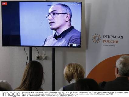 MOSCOW, RUSSIA. DECEMBER 9, 2015. The video screen shows former YUKOS head Mikhail Khodorkovsky as he addresses journalists in an office of the Otkrytaya Rossiya movement via a live video link. Mikhail Japaridze TASS  TS0136AE