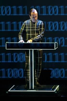 KRAFTWERK. Ralf Hütter ( KRAFTWERK ) während eines Konzertes im Rahmen ihrer 3 D Tour am 07.12.2015 im 3fach ausverkauften Haus Auensee Leipzig.