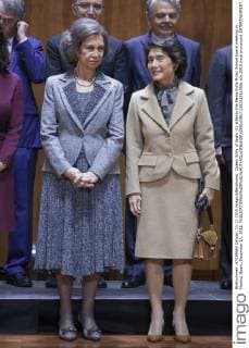 Queen Sofia of Spain (L) attends the Reina Sofia Music School board meeting in Madrid, Spain. December 11, 2015.  (20151211008)