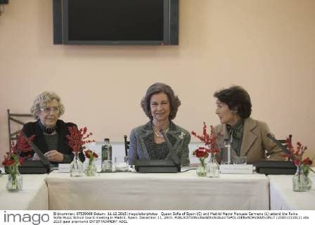 Queen Sofia of Spain (C) and Madrid Mayor Manuela Carmena (L) attend the Reina Sofia Music School board meeting in Madrid, Spain. December 11, 2015.  (20151211012)