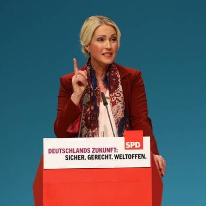 Berlin Manuela Schwesig, Bundesministerin f?r Familie, Senioren, Frauen und Jugend, will erneut ins SPD-Praesidium einziehen, SPD-Bundesparteitag 2015, 11.12.2015, Copyright: Hundt Eibner-Pressefoto EP_MHT