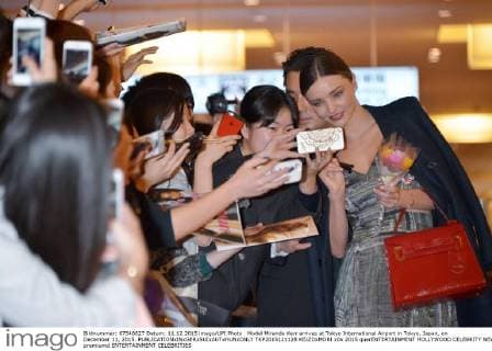 Model Miranda Kerr arrives at Tokyo International Airport in Tokyo, Japan, on December 11, 2015.  TKP2015121128 KEIZOxMORI