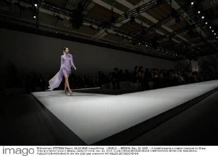 (151212) -- BEIJING, Dec. 12, 2015 -- A model presents a creation designed by Grace Chen at a fashion show in Beijing, capital of China, Dec. 12, 2015. ) (yxb) CHINA-BEIJING-GRACE CHEN-FASHION SHOW (CN) ShenxBohan 