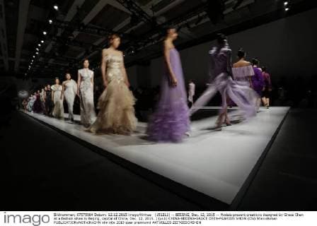 (151212) -- BEIJING, Dec. 12, 2015 -- Models present creations designed by Grace Chen at a fashion show in Beijing, capital of China, Dec. 12, 2015. ) (yxb) CHINA-BEIJING-GRACE CHEN-FASHION SHOW (CN) ShenxBohan 
