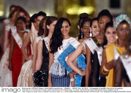 (151212) -- SANYA, Dec. 12, 2015 -- Contestants of the 65th Miss World Competition take part in a model show in Sanya, south China s Hainan Province, Dec. 12, 2015. The final of the 2015 Miss World beauty pageant will he held in Sanya of south China s Hainan Province on Dec. 19. ) (dhf) CHINA-HAINAN-MISS WORLD-COMPETITION (CN) YangxGuanyu 