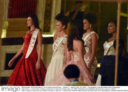 (151212) -- SANYA, Dec. 12, 2015 -- Contestants of the 65th Miss World Competition take part in a model show in Sanya, south China s Hainan Province, Dec. 12, 2015. The final of the 2015 Miss World beauty pageant will he held in Sanya of south China s Hainan Province on Dec. 19. ) (dhf) CHINA-HAINAN-MISS WORLD-COMPETITION (CN) YangxGuanyu 