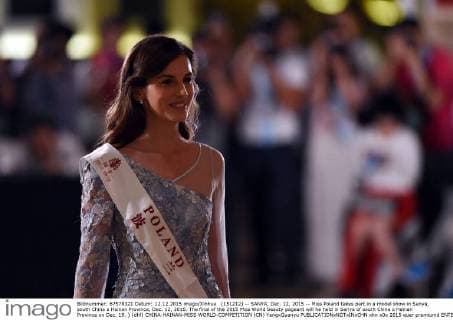 (151212) -- SANYA, Dec. 12, 2015 -- Miss Poland takes part in a model show in Sanya, south China s Hainan Province, Dec. 12, 2015. The final of the 2015 Miss World beauty pageant will he held in Sanya of south China s Hainan Province on Dec. 19. ) (dhf) CHINA-HAINAN-MISS WORLD-COMPETITION (CN) YangxGuanyu 
